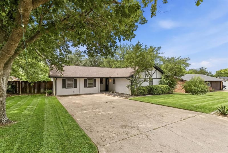1213 Vivienne Street, Weatherford TX 76086 - Photo 2