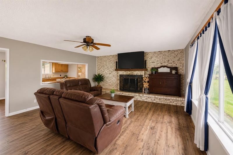 119 Dennis Street, Jacksboro TX 76458 - Photo 4