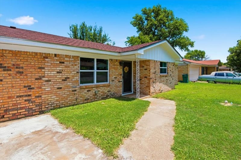 213 Virginia Drive, Lacy Lakeview TX 76705 - Photo 3