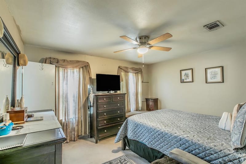 4816 Inwood Drive, Beverly Hills TX 76711 - Photo 12