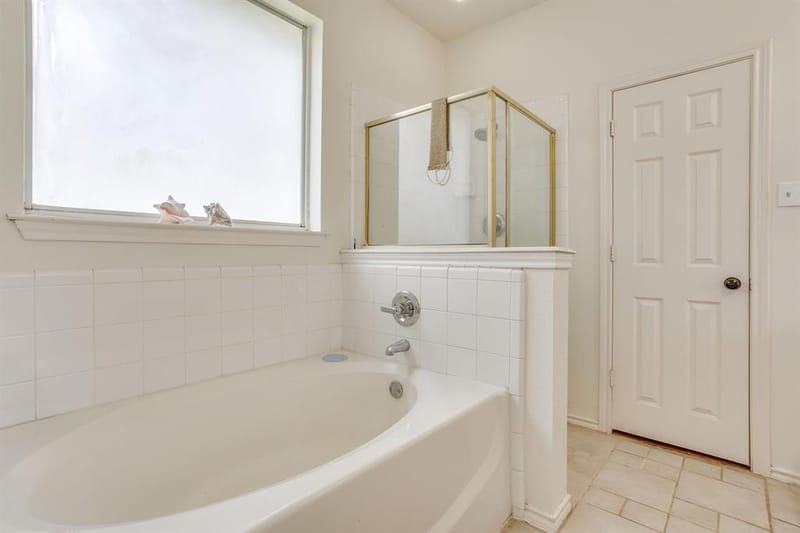 525 Oakbrook Drive, Burleson TX 76028 - Photo 27