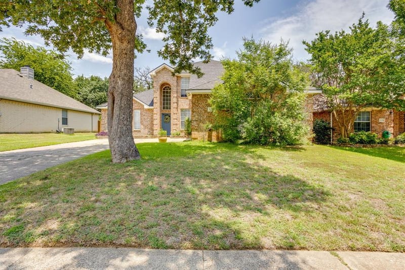525 Oakbrook Drive, Burleson TX 76028 - Photo 2