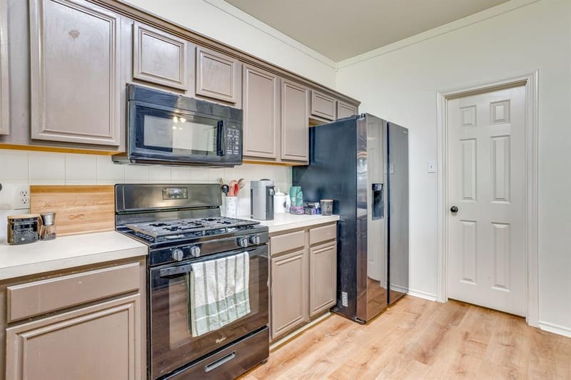 525 Oakbrook Drive, Burleson TX 76028 - Photo 13