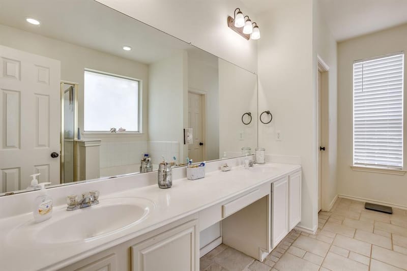 525 Oakbrook Drive, Burleson TX 76028 - Photo 26