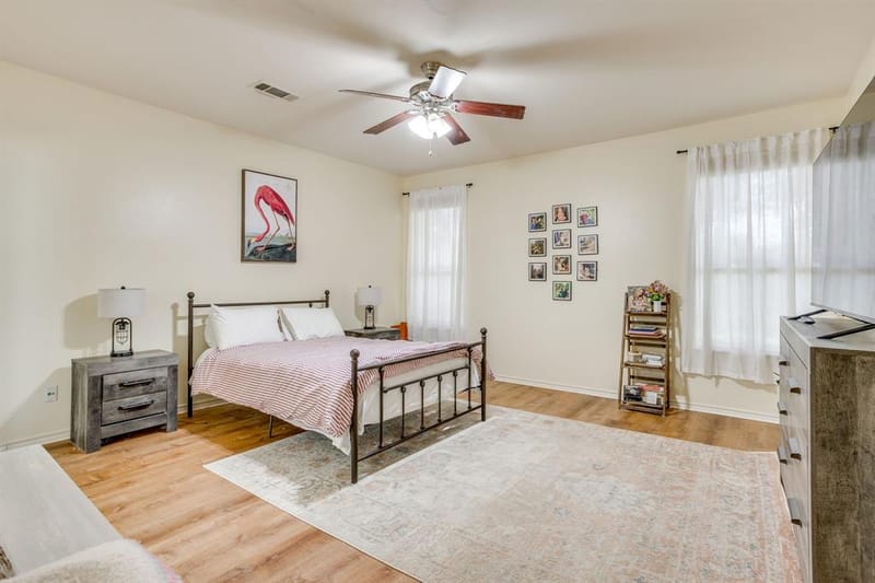 525 Oakbrook Drive, Burleson TX 76028 - Photo 22