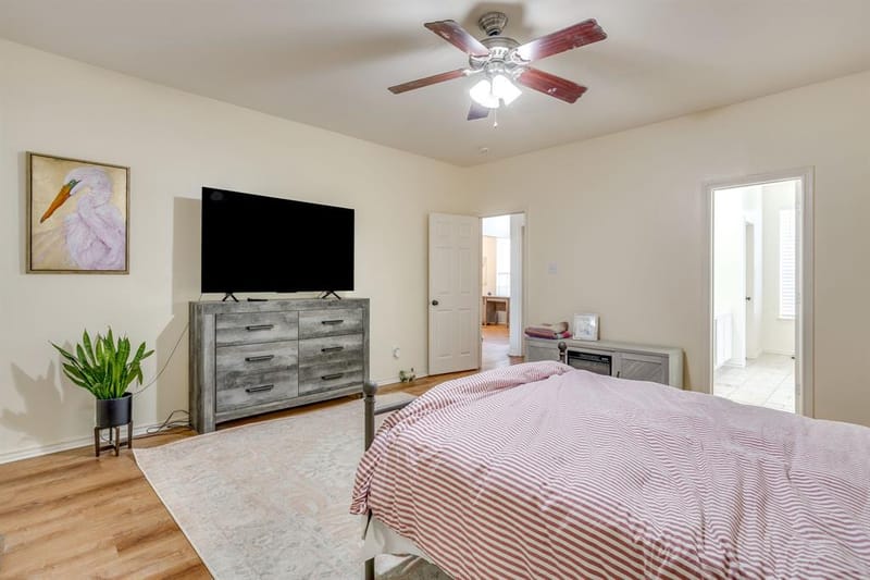 525 Oakbrook Drive, Burleson TX 76028 - Photo 24
