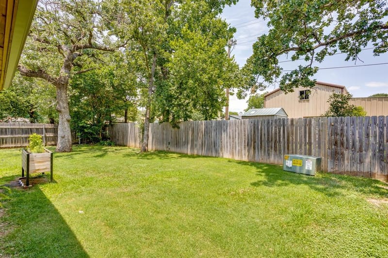 525 Oakbrook Drive, Burleson TX 76028 - Photo 37