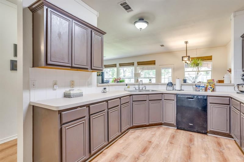 525 Oakbrook Drive, Burleson TX 76028 - Photo 11