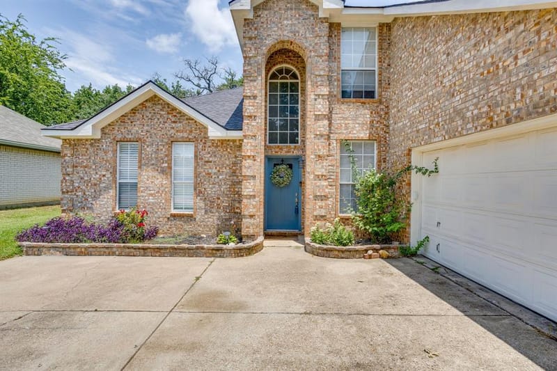 525 Oakbrook Drive, Burleson TX 76028 - Photo 4