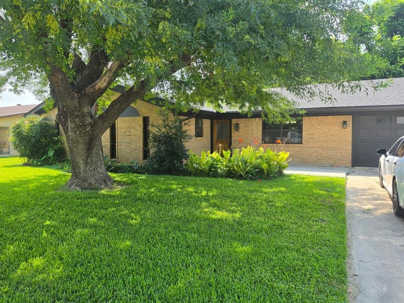 2404 Monticello Street, Brownwood TX 76801 - Photo 2