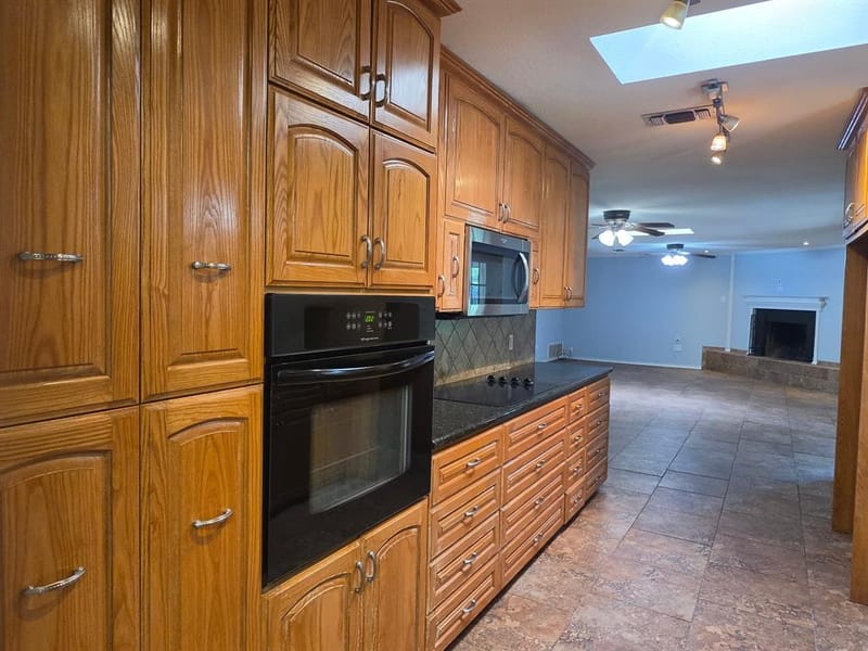 2404 Monticello Street, Brownwood TX 76801 - Photo 9