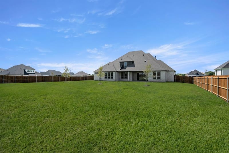 301 Hollingsworth Lane, Glenn Heights TX 75154 - Photo 2