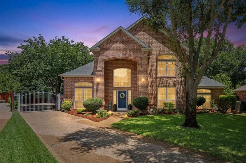 3409 Moneta Court, Arlington TX 76001 - Photo 2