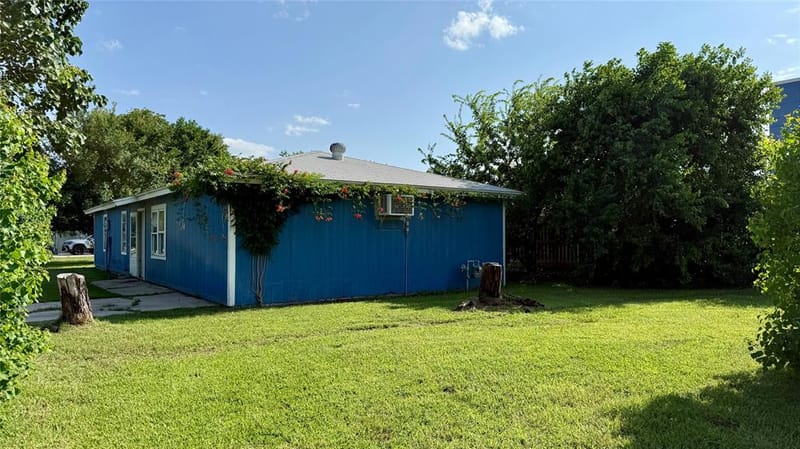 509 N 10th Street, Sanger TX 76266 - Photo 3