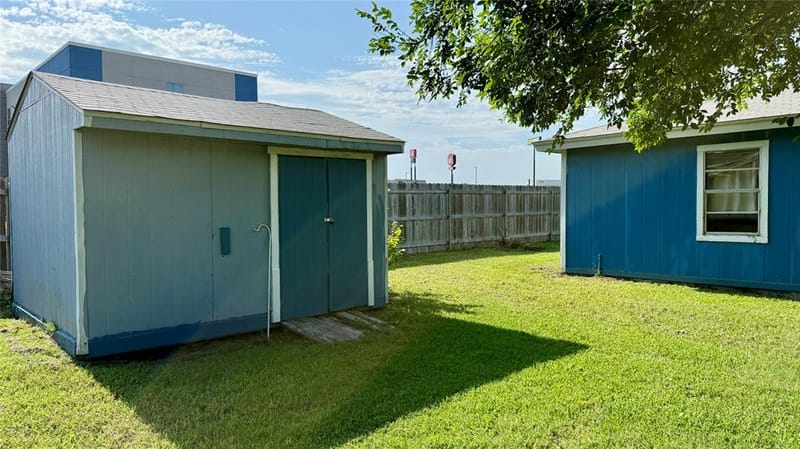 509 N 10th Street, Sanger TX 76266 - Photo 5
