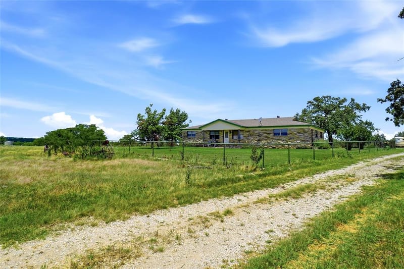 2186 Gilliland Road, Springtown TX 76082 - Photo 6