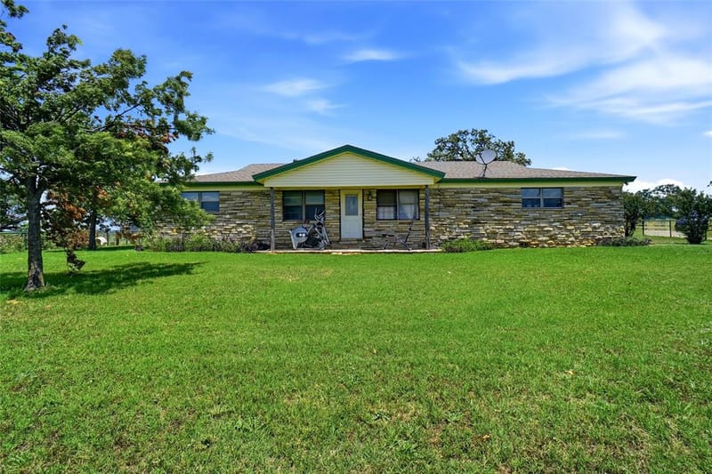 2186 Gilliland Road, Springtown TX 76082 - Photo 12