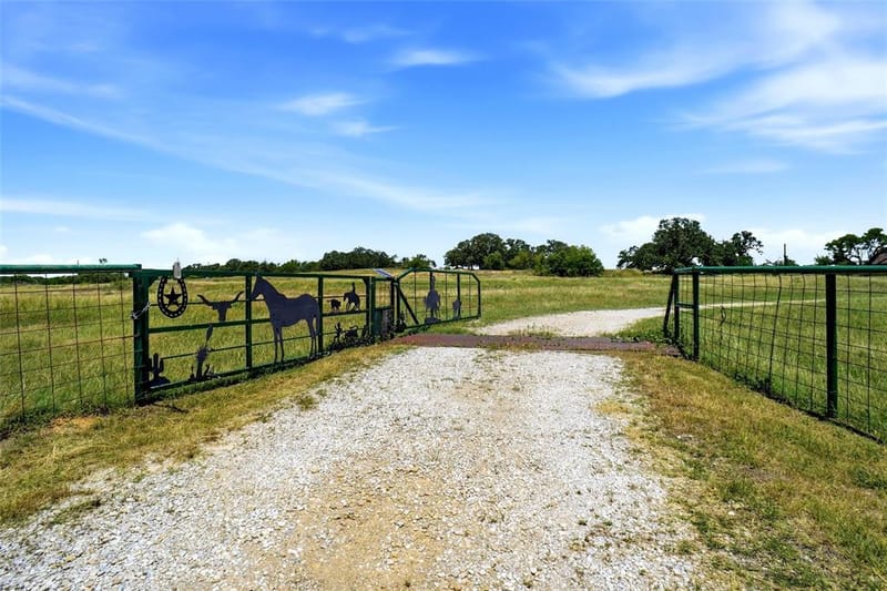 2186 Gilliland Road, Springtown TX 76082 - Photo 3