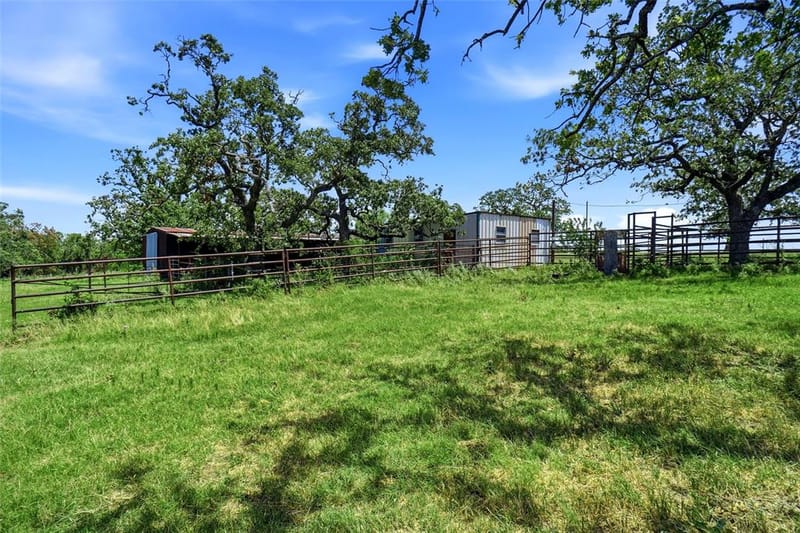 2186 Gilliland Road, Springtown TX 76082 - Photo 9