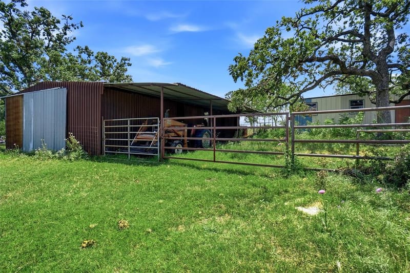 2186 Gilliland Road, Springtown TX 76082 - Photo 10