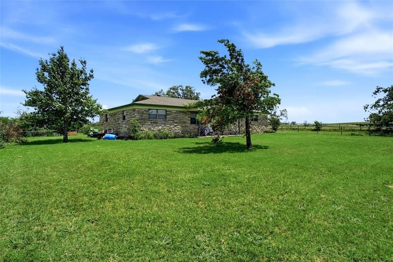 2186 Gilliland Road, Springtown TX 76082 - Photo 14