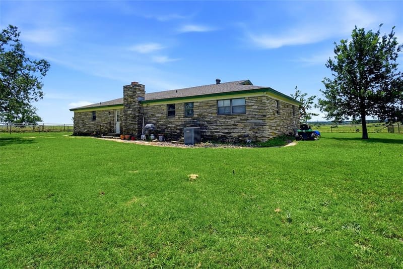2186 Gilliland Road, Springtown TX 76082 - Photo 15