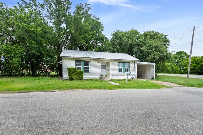 1141 W Mcneill Street, Stephenville TX 76401 - Photo 2
