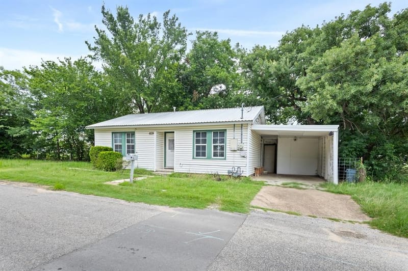 1141 W Mcneill Street, Stephenville TX 76401 - Photo 3