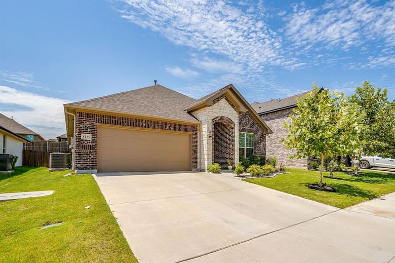 8225 Manx Point, Godley TX 76044 - Photo 3
