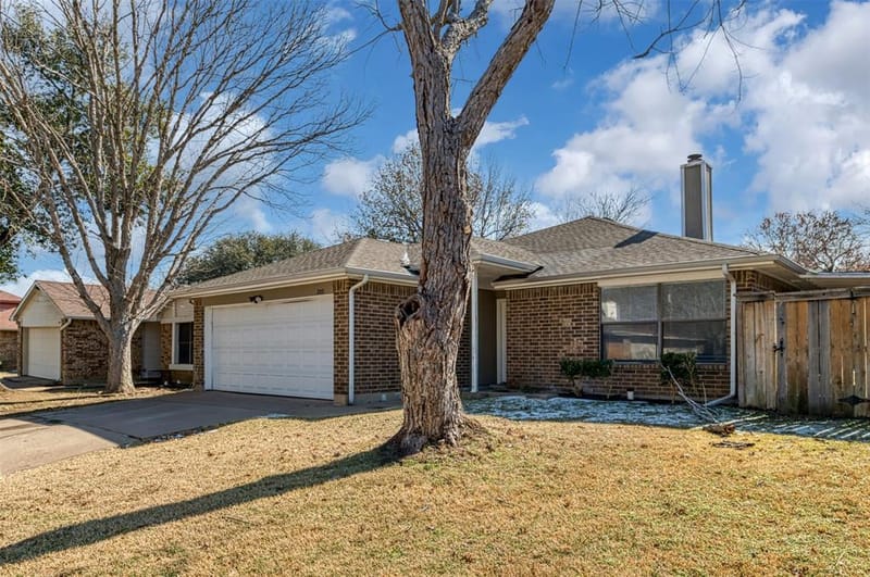 200 Caprock Drive, Arlington TX 76018 - Photo 2
