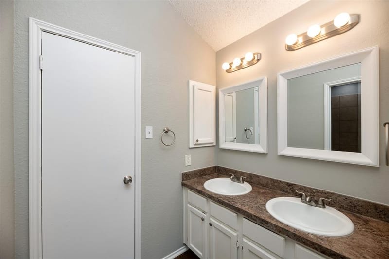200 Caprock Drive, Arlington TX 76018 - Photo 13