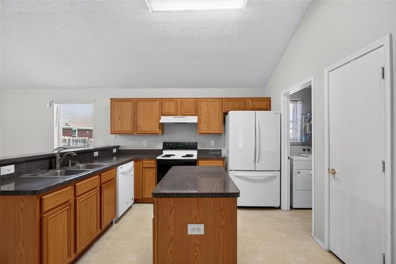 10208 Dallam Lane, Fort Worth TX 76108 - Photo 9