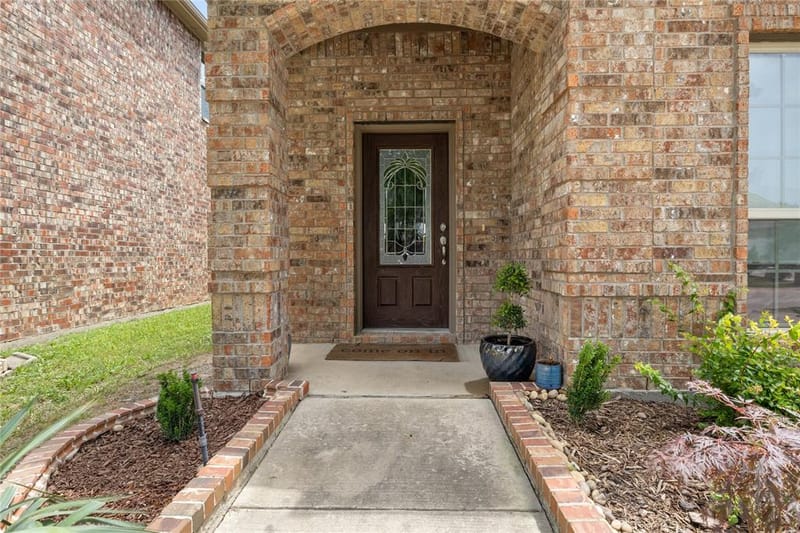 10121 Bridgewater Drive, McKinney TX 75072 - Photo 2