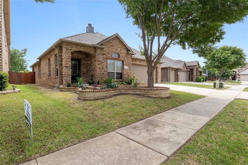 10121 Bridgewater Drive, McKinney TX 75072 - Photo 3