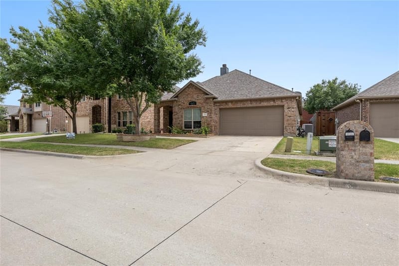 10121 Bridgewater Drive, McKinney TX 75072 - Photo 4