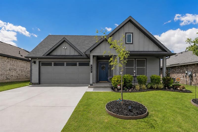 713 Breckenridge Park Drive, Alvarado TX 76009 - Photo 2