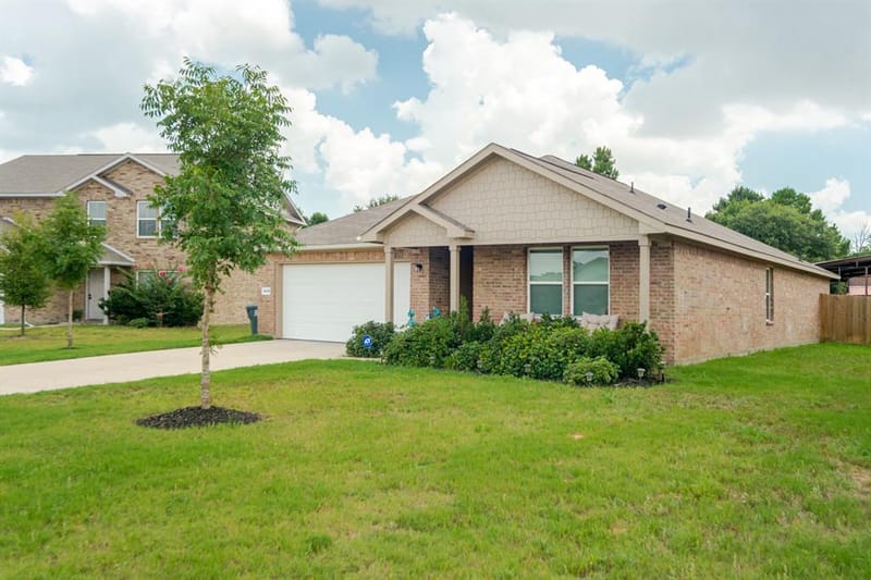 3635 Chestnut Oak Drive, Dallas TX 75253 - Photo 2