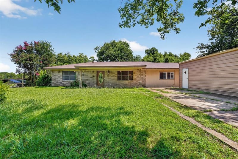387 Avenue D, Point TX 75472