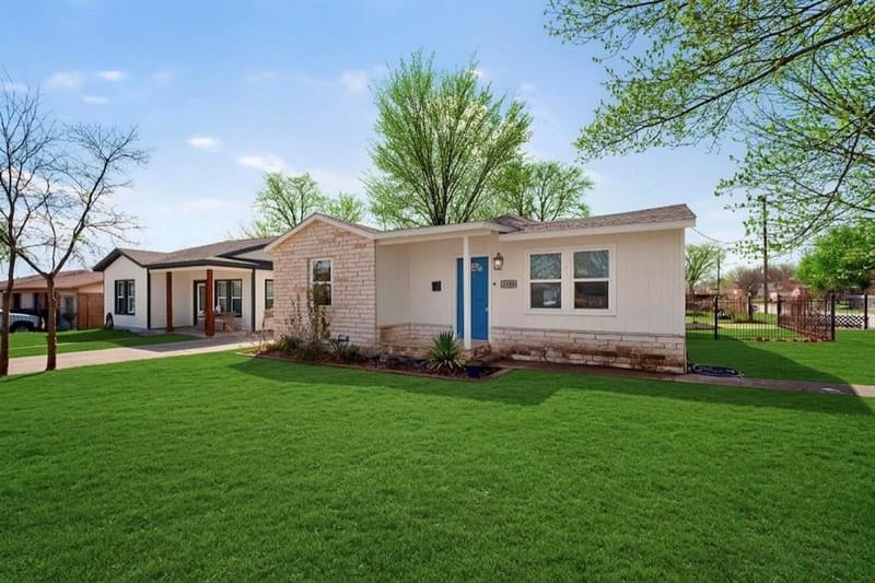 1300 E Mulkey Street, Fort Worth TX 76104 - Photo 2