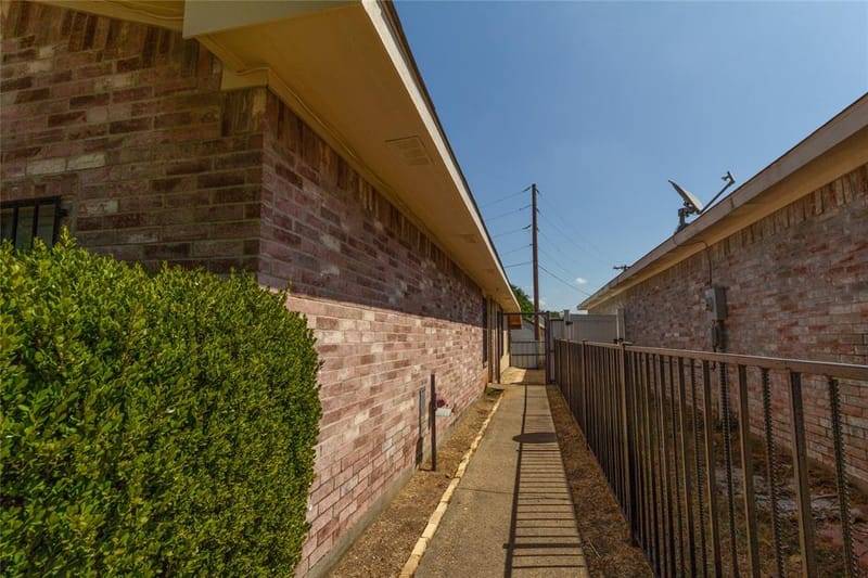 2428 Summit Lane, Dallas TX 75227 - Photo 12
