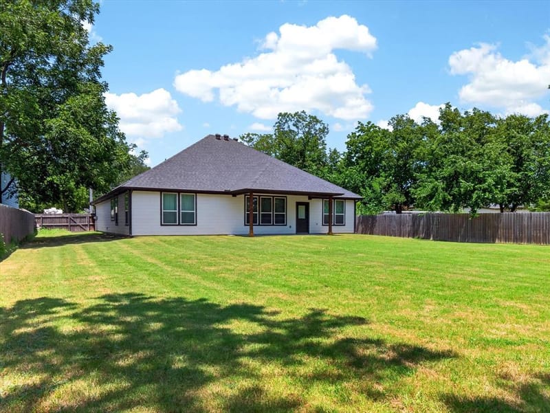 902 N Main Street, Tioga TX 76271 - Photo 30