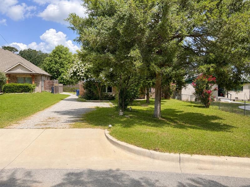 3229 Hiawatha Trail, Lake Worth TX 76135 - Photo 2