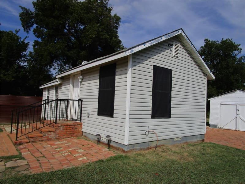 3718 N Westmoreland Road, Dallas TX 75212 - Photo 2