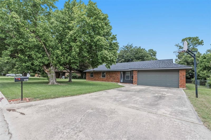 2403 Monticello Street, Brownwood TX 76801 - Photo 2