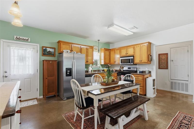 5770 W Highway 199, Springtown TX 76082 - Photo 12