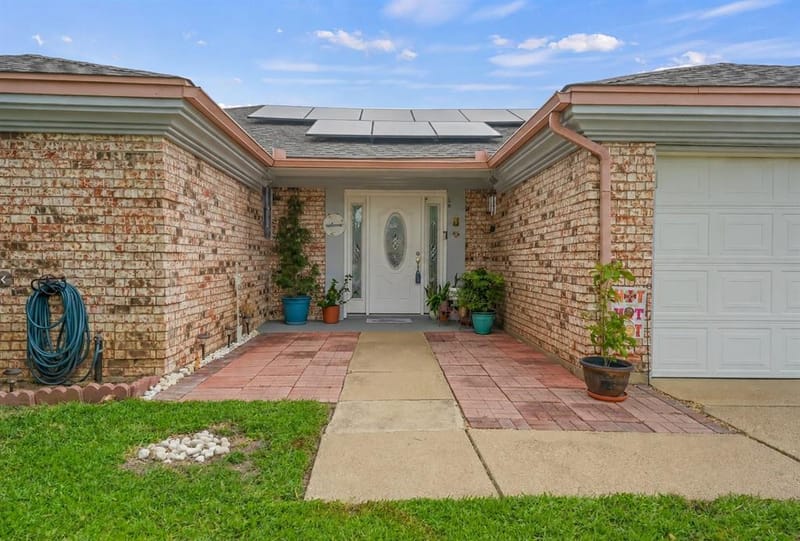 3030 Meadow Creek Court, Grand Prairie TX 75052 - Photo 3