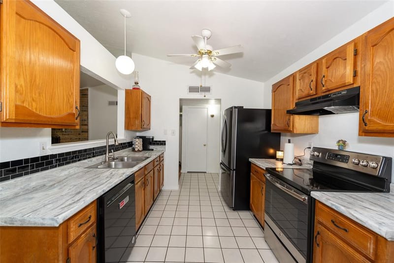 6700 Sunnybank Drive, Fort Worth TX 76137 - Photo 3
