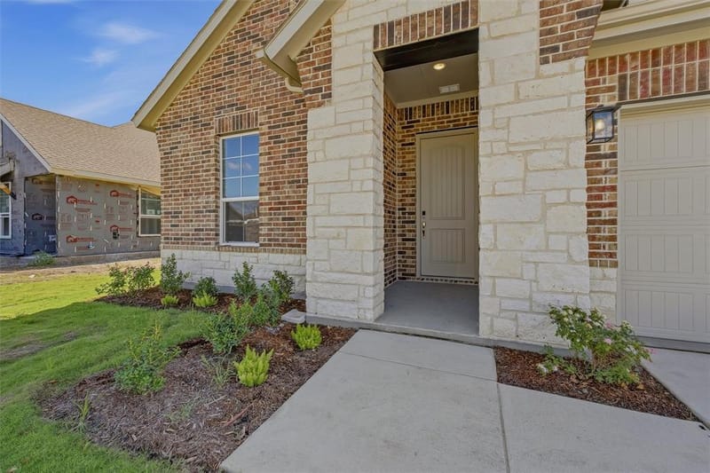 901 Silverleaf Drive, Ennis TX 75119 - Photo 7