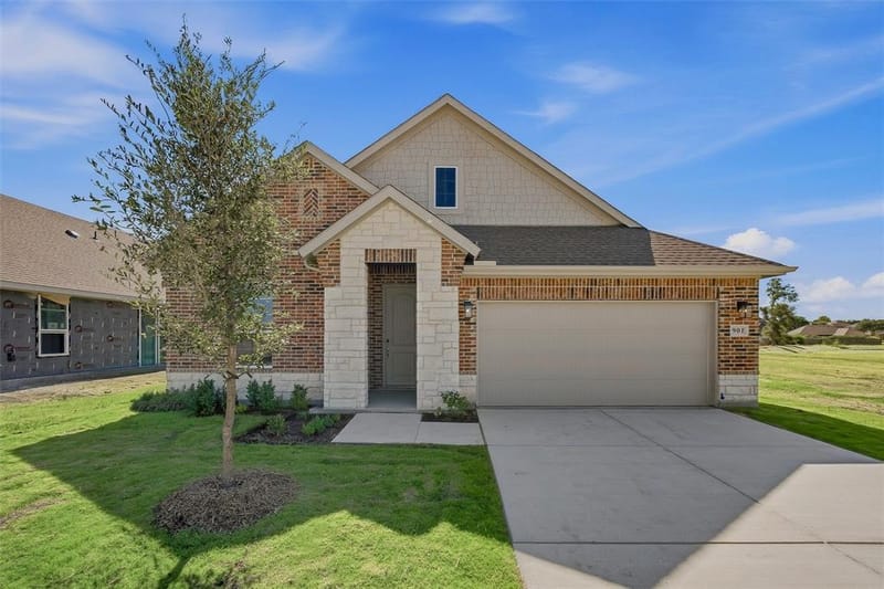 901 Silverleaf Drive, Ennis TX 75119 - Photo 3