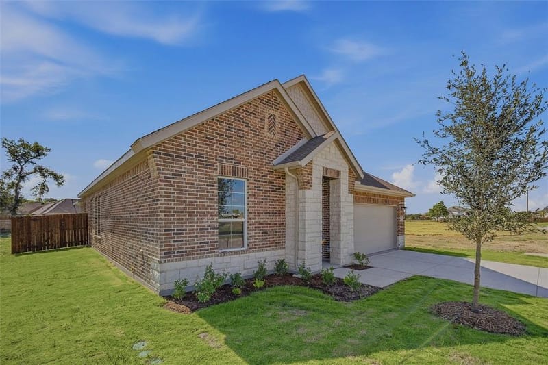 901 Silverleaf Drive, Ennis TX 75119 - Photo 5